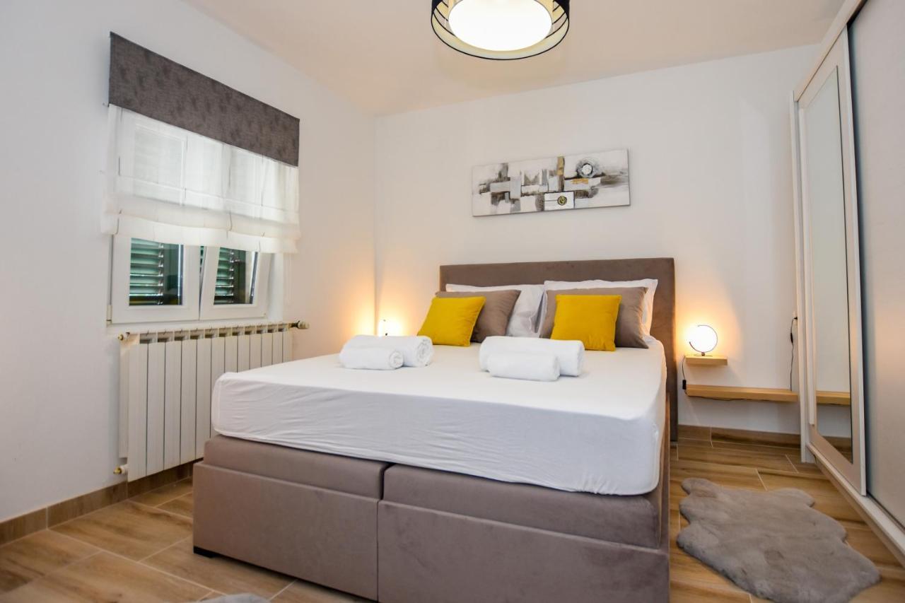 Apartmani Plazibat Мандре Екстер'єр фото