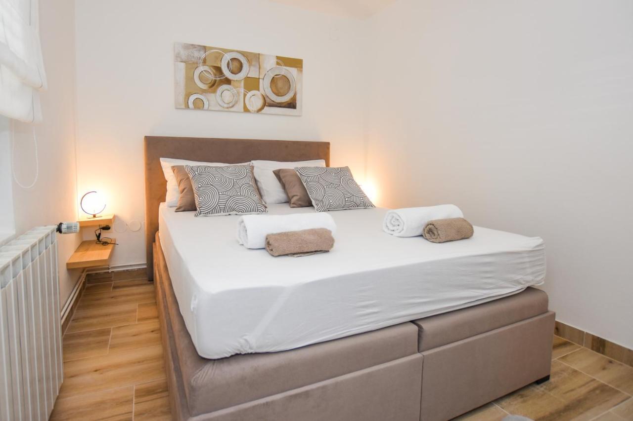 Apartmani Plazibat Мандре Екстер'єр фото